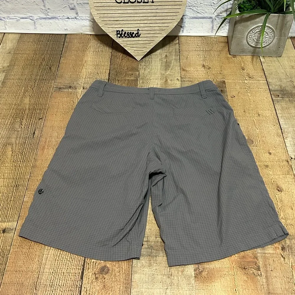 Lululemon kahuna gray grid shorts size 32